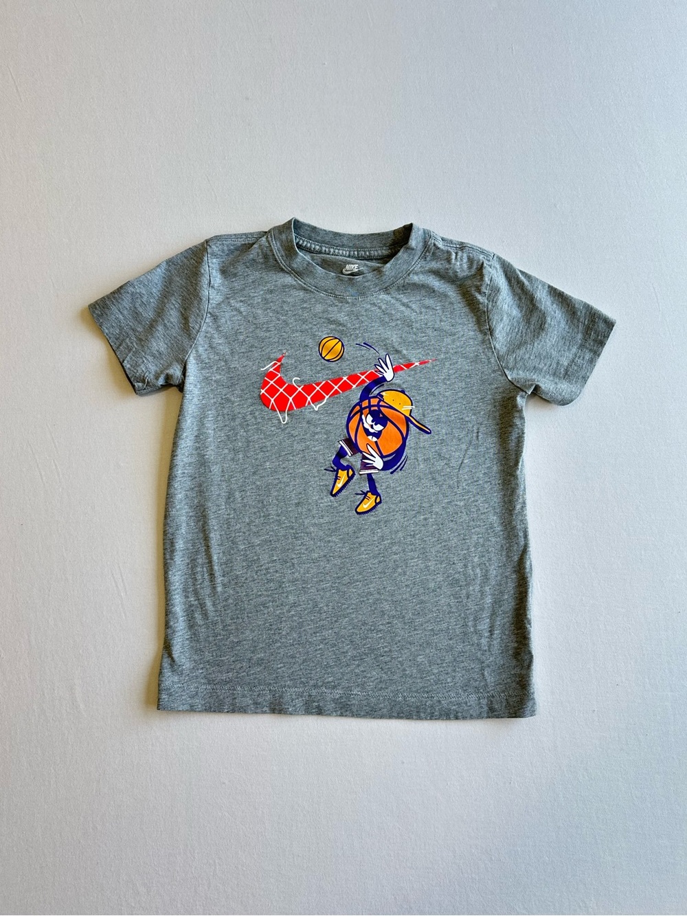 Nike Graphic T-Shirt - Picture 1 of 2